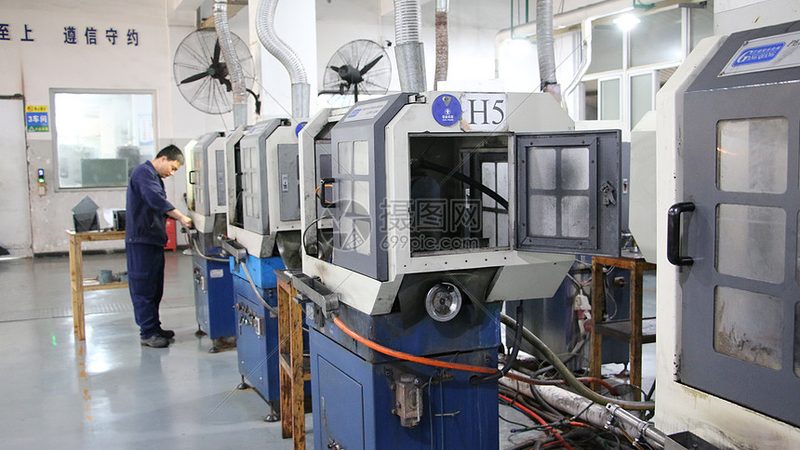 龙门加工中心与立式加工中心：模具加工的差异化选择